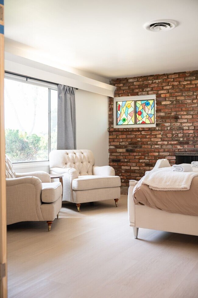 Building Photo - Relaxing 4BR Family Home Near Attractions ...