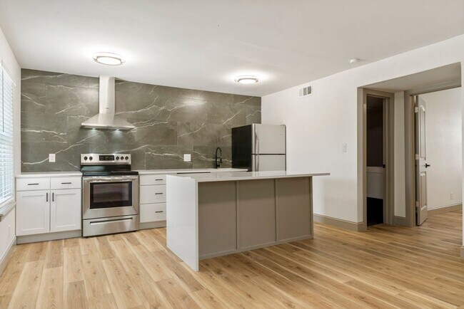 Building Photo - ONYX at 37th