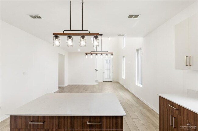 Building Photo - 2312 Corales St