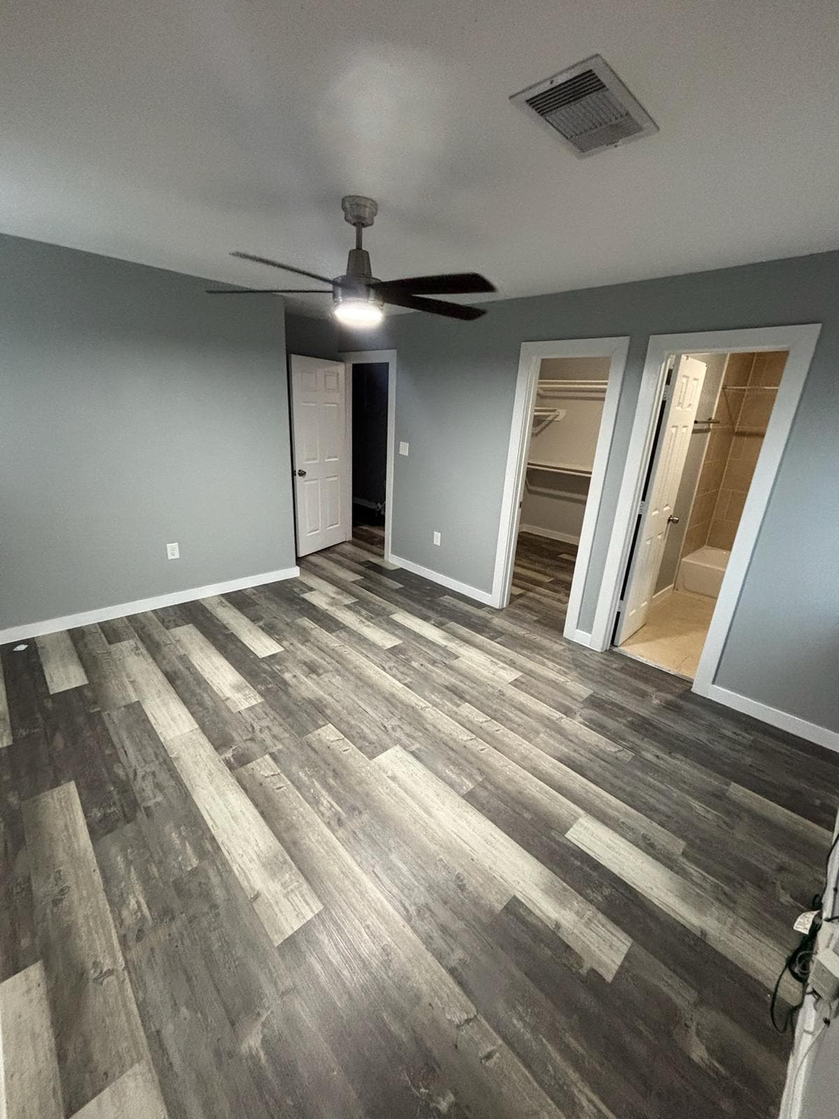 Building Photo - 8220 Crestview Dr