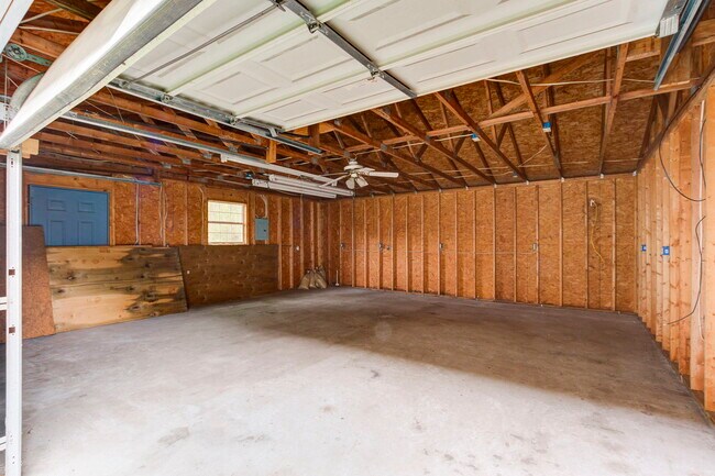 Building Photo - 108 Pine Ct