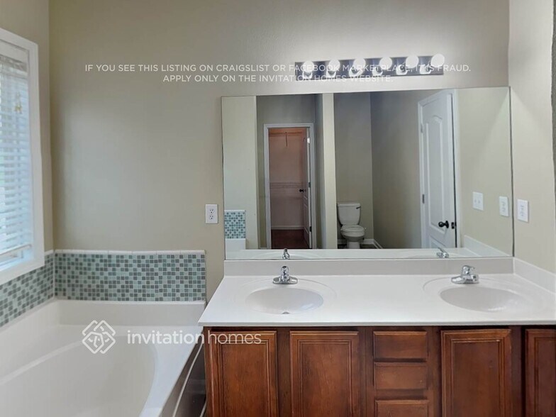 Building Photo - 6832 Grand Hickory Dr