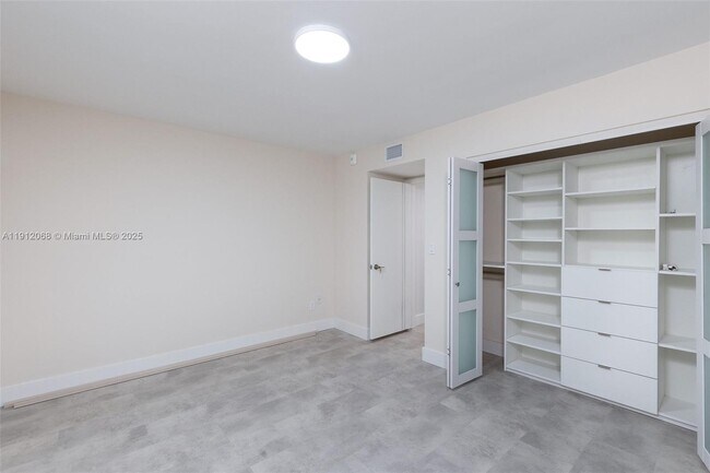 Building Photo - 16171 Blatt Blvd