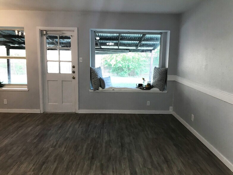 Open living room - 10822 Green Brook Dr