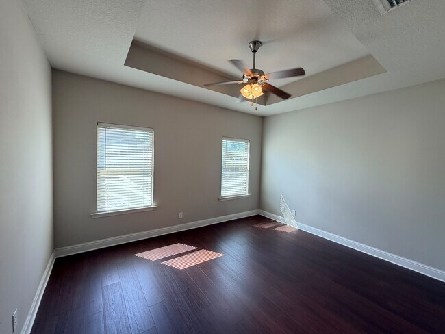 Building Photo - 2492 Bentridge Dr W