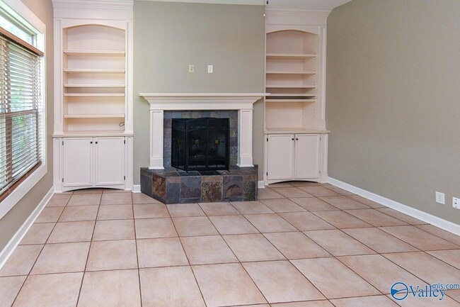 Building Photo - 305 Walden Glen Ct