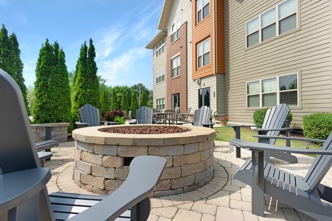The Woodlands Fire Pit - The Woodlands Apartments