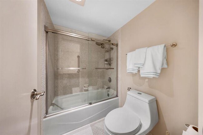 Building Photo - 3960 Oaks Clubhouse Dr