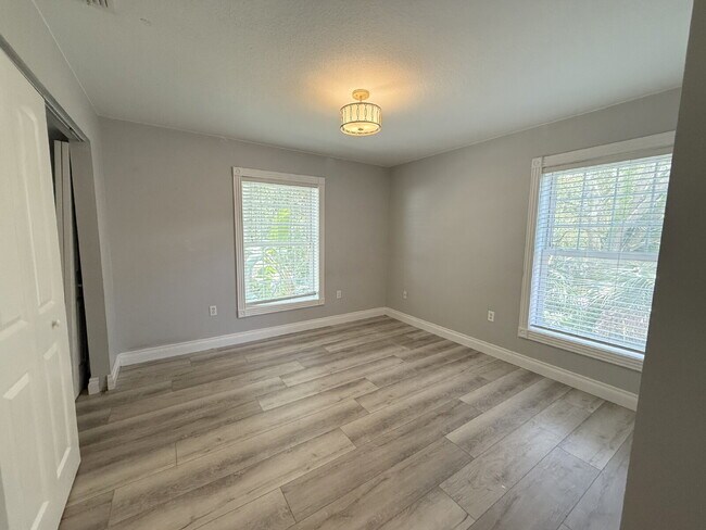 Building Photo - 7808 Bay Dr