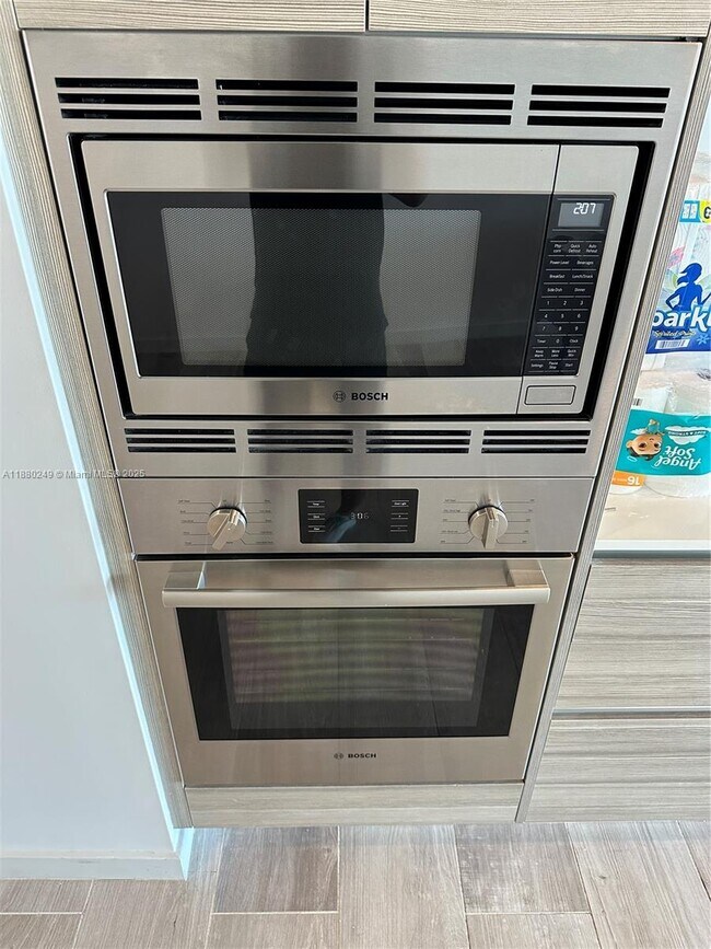 Building Photo - 6620 Indian Creek Dr