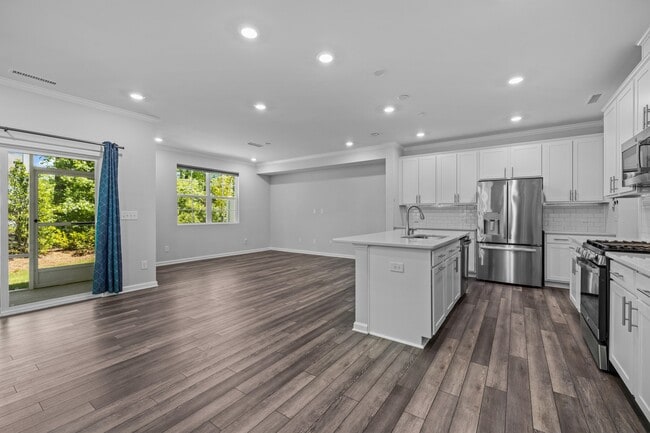 Building Photo - 141 Gremar Dr.