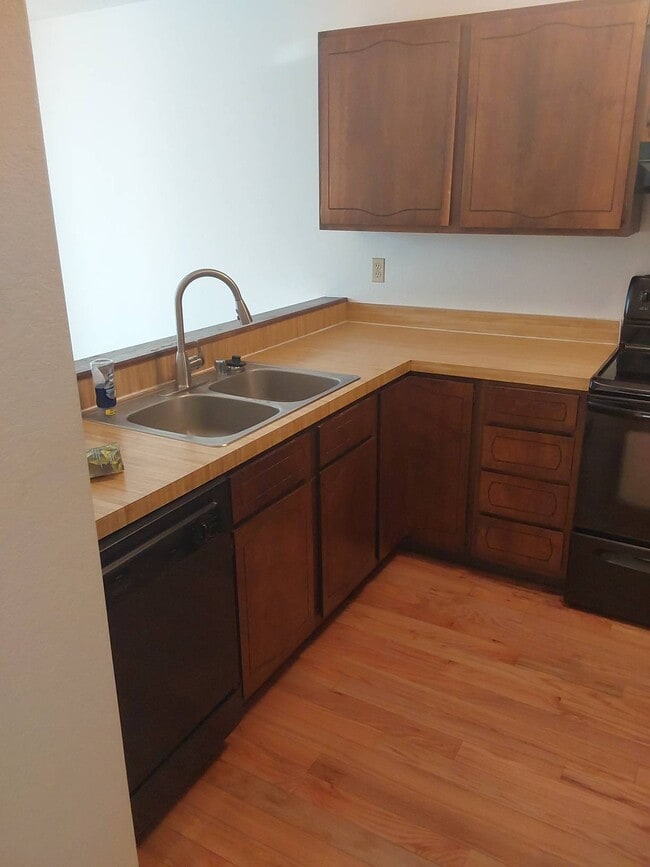 Building Photo - 909 44th Ave Ct