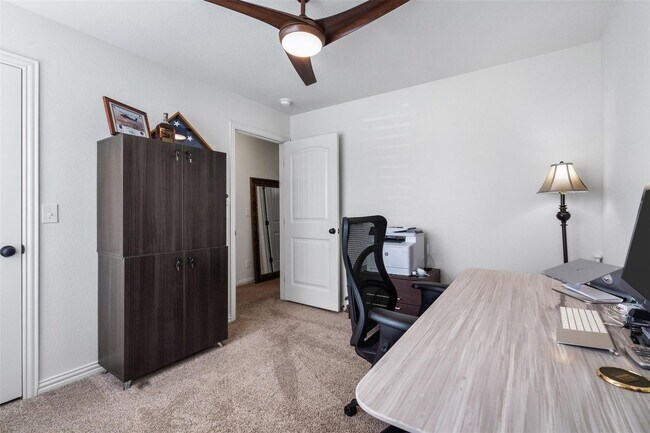 Building Photo - Beautiful Home In Pecan Planation