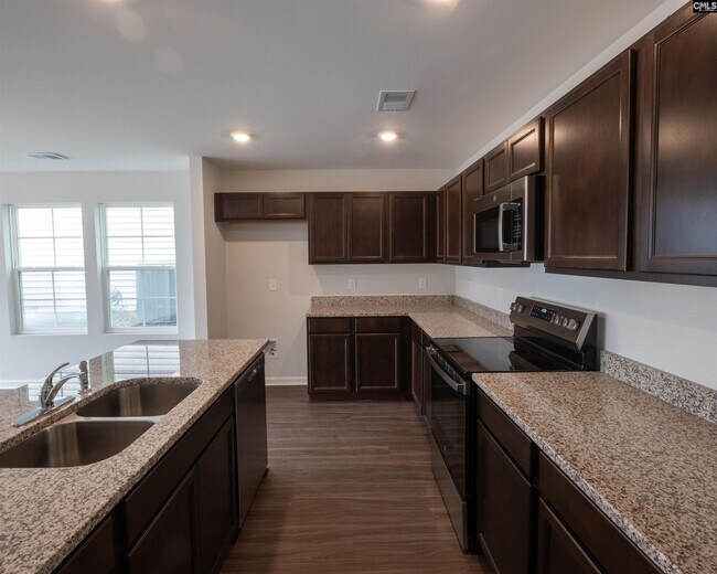 Building Photo - 3025 Hallsdale Dr