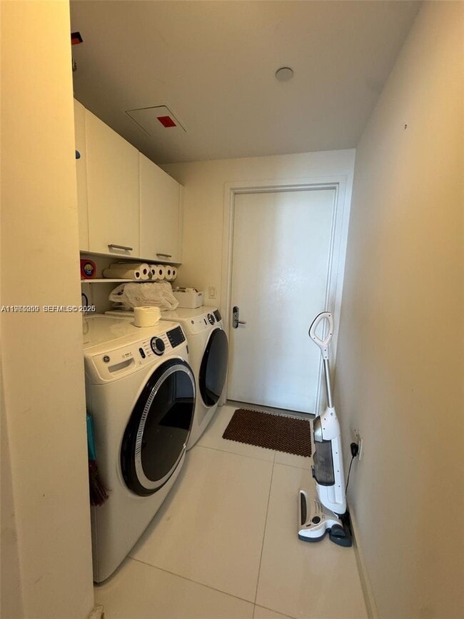 Building Photo - 17121 Collins Ave