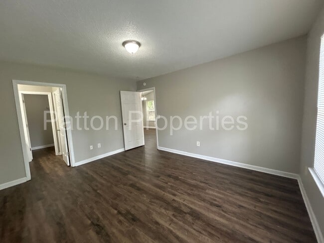 Building Photo - 1839 Horseshoe Dr