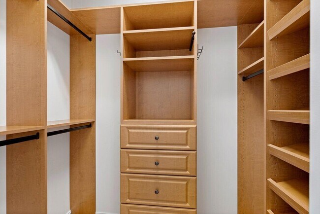 Building Photo - 14579 White Jade Terrace