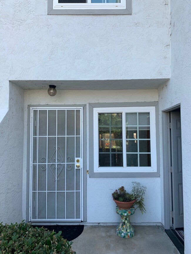 Building Photo - Beautifully remodeled 3 Bedroom 2.5 Bath Condo in El Cajon