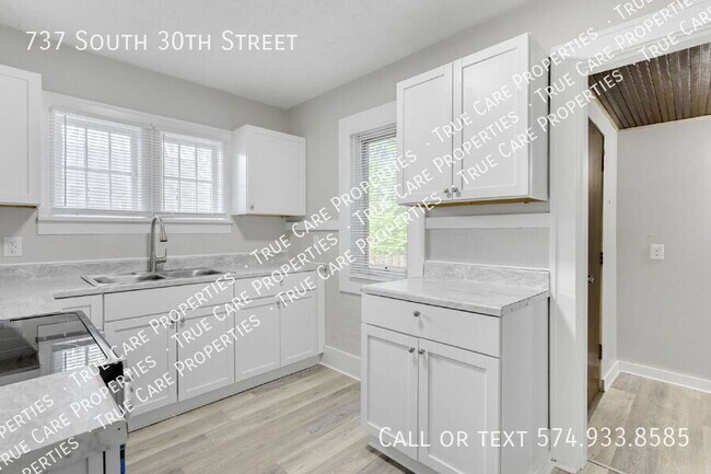 Building Photo - 737 S 30th St