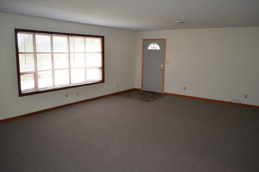 Building Photo - 93 Wonderhill Dr