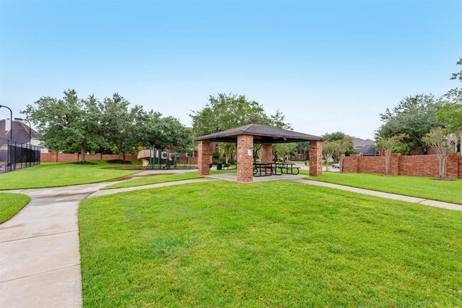 Building Photo - 5918 Union Springs
