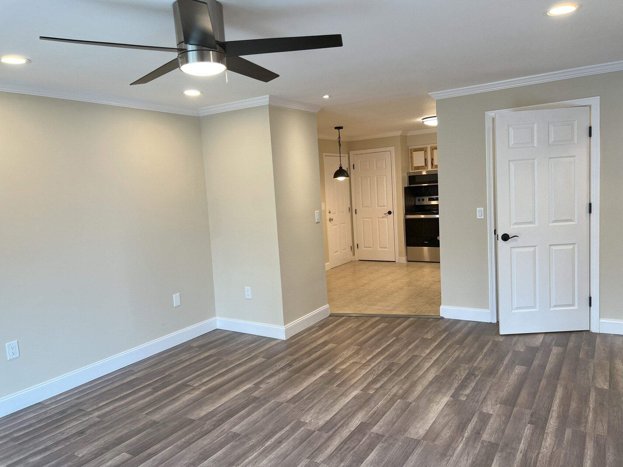 Building Photo - 8 Northbrook Dr