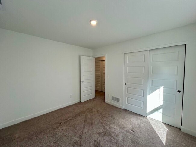 Building Photo - Beautiful Newly Built 4 Bed, 2.5 Bath Home - Loudoun Place Neighborhood