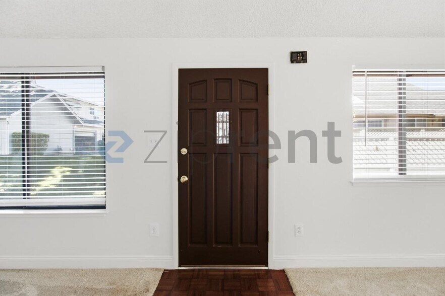 Building Photo - Unit