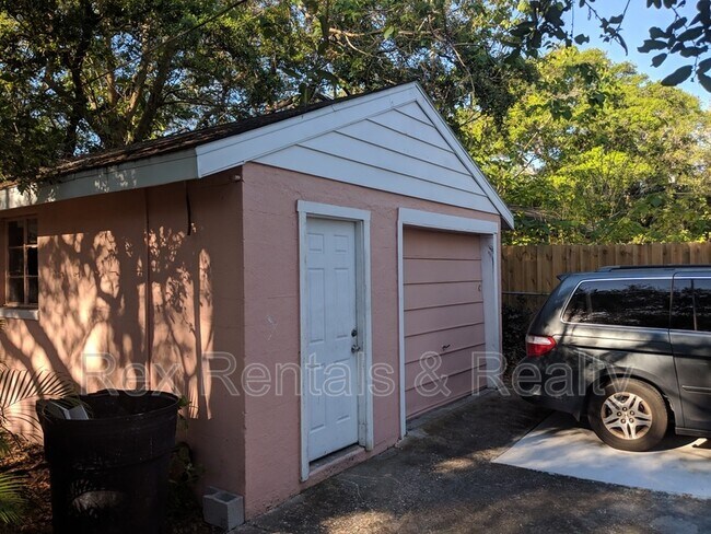 Building Photo - 834 38th Ave N