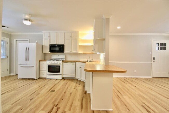 Primary Photo - 413 Fulton St