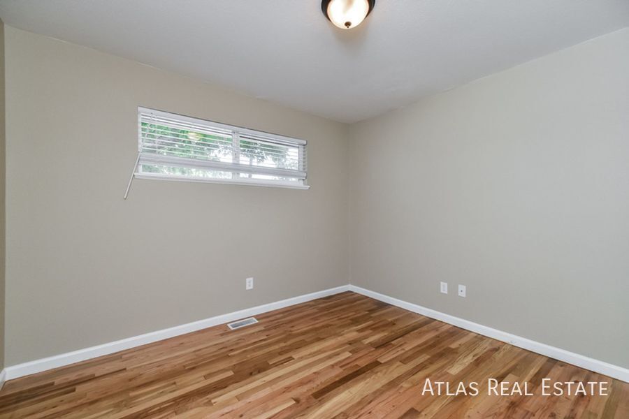 Building Photo - 612 Zion Dr