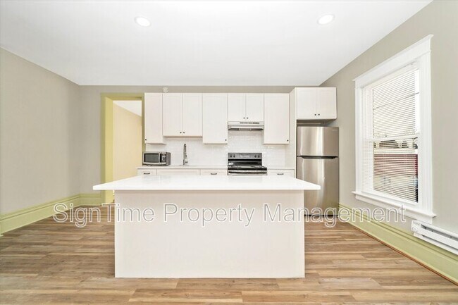 Building Photo - 25 Wayside Ave