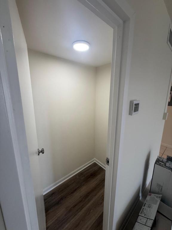 Building Photo - 925 N Halifax Ave