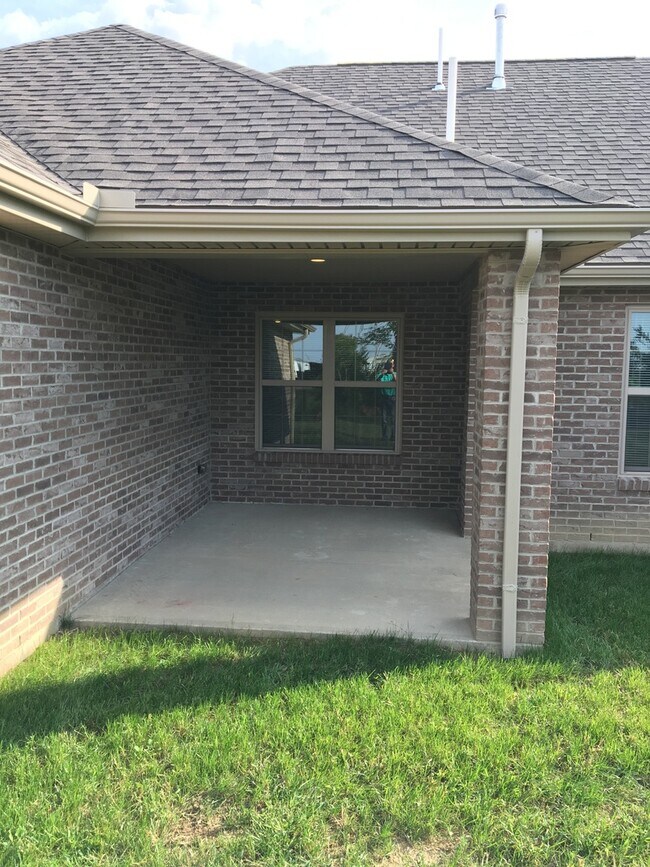 Building Photo - Laurel Creek Apts, 2225/2227 Shamrock Ln