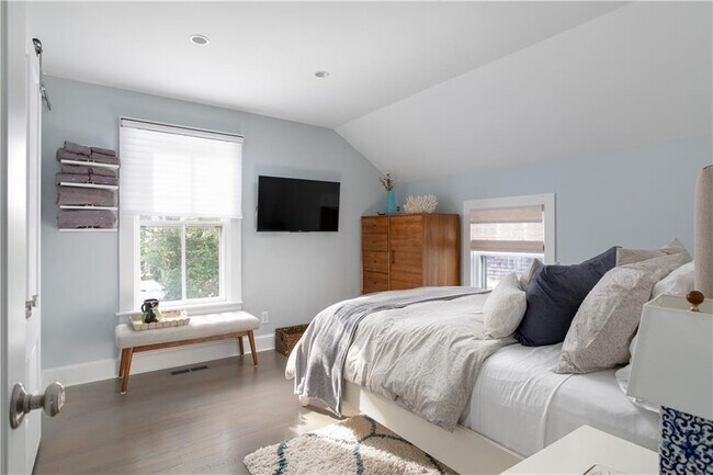 Building Photo - 96 3rd St