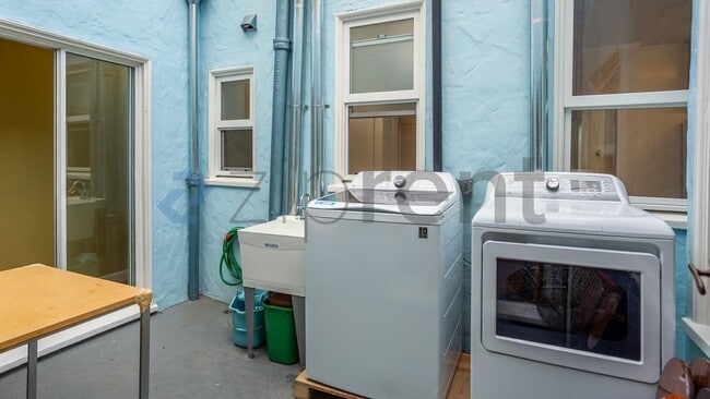 Building Photo - 1578 43rd Ave