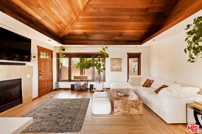 Building Photo - 21071 Waveview Dr