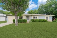 Building Photo - 1316 Eastview Dr