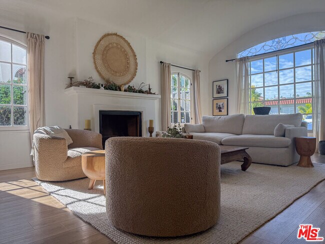 Building Photo - 316 S Wetherly Dr