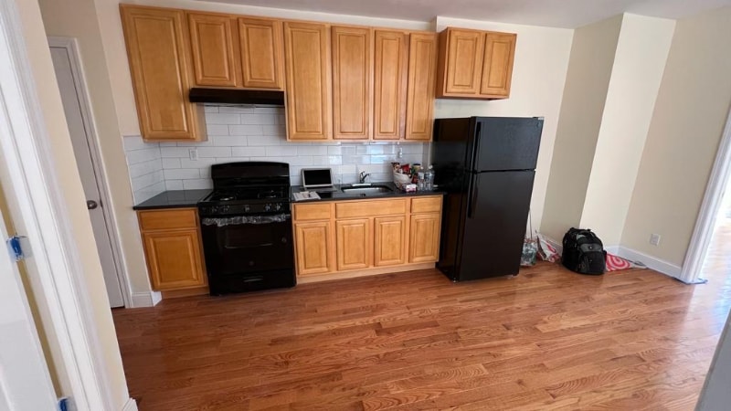 Building Photo - 673 Watkins St