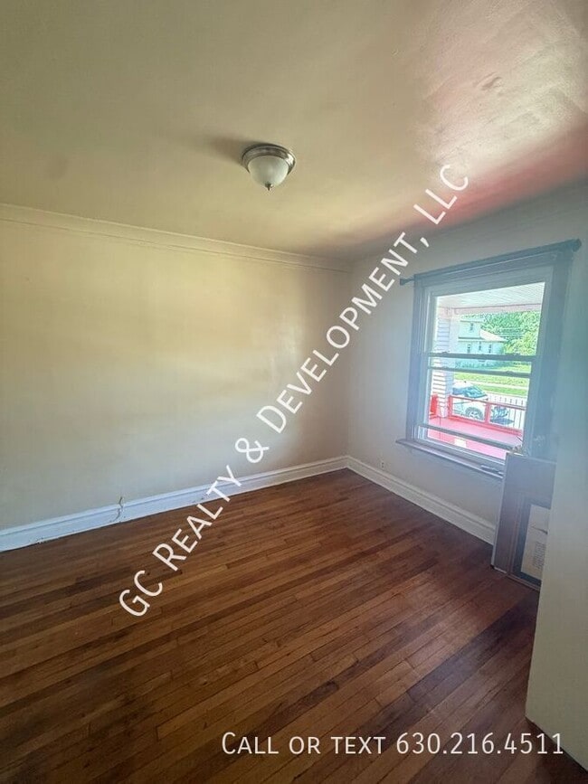 Building Photo - 10225 S Perry Ave