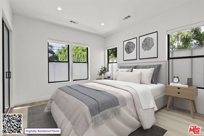 Building Photo - 521 N Martel Ave