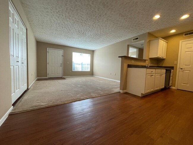 Building Photo - 5558 Garden Ridge