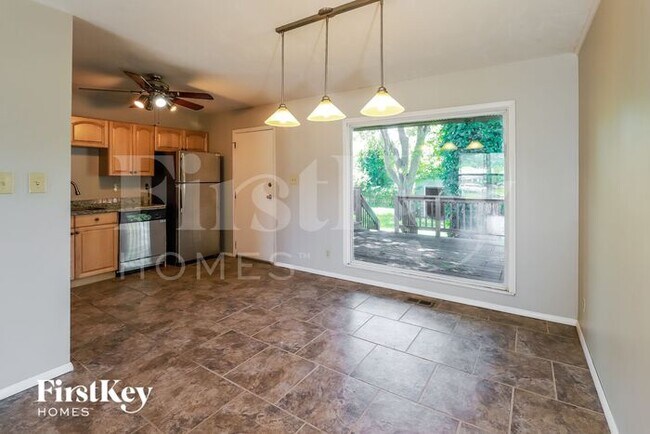 Building Photo - 521 Fairlane St