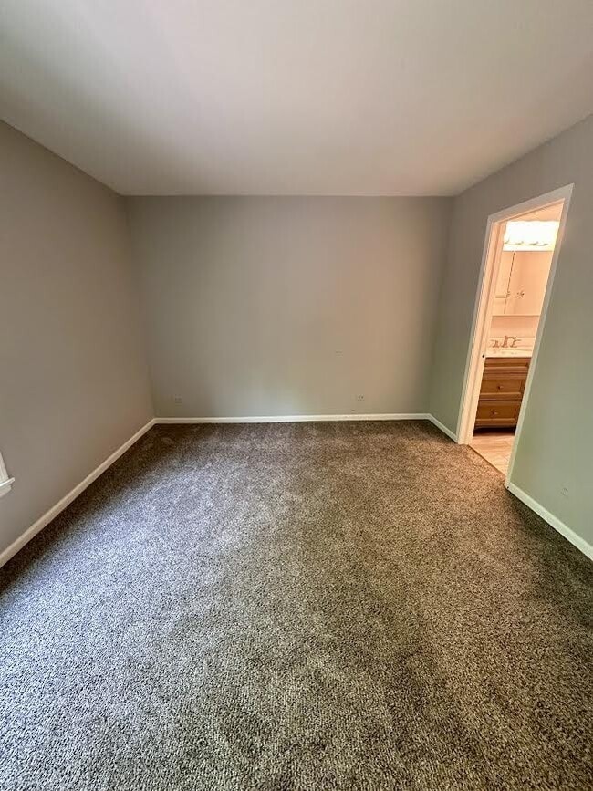Building Photo - 1499 Shermer Rd