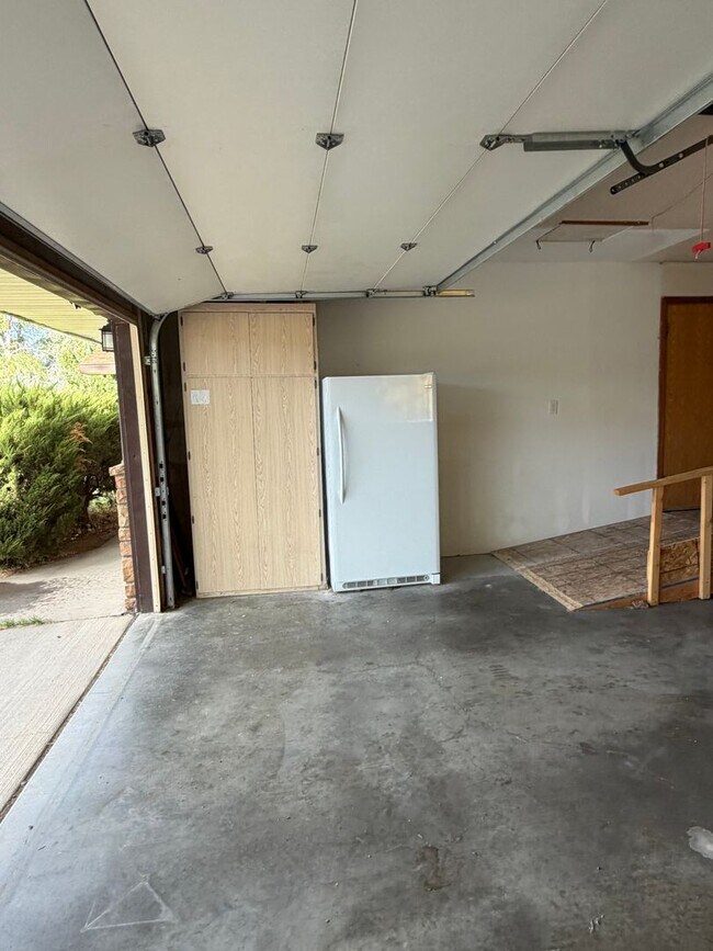 Building Photo - 2636 Hickory Dr