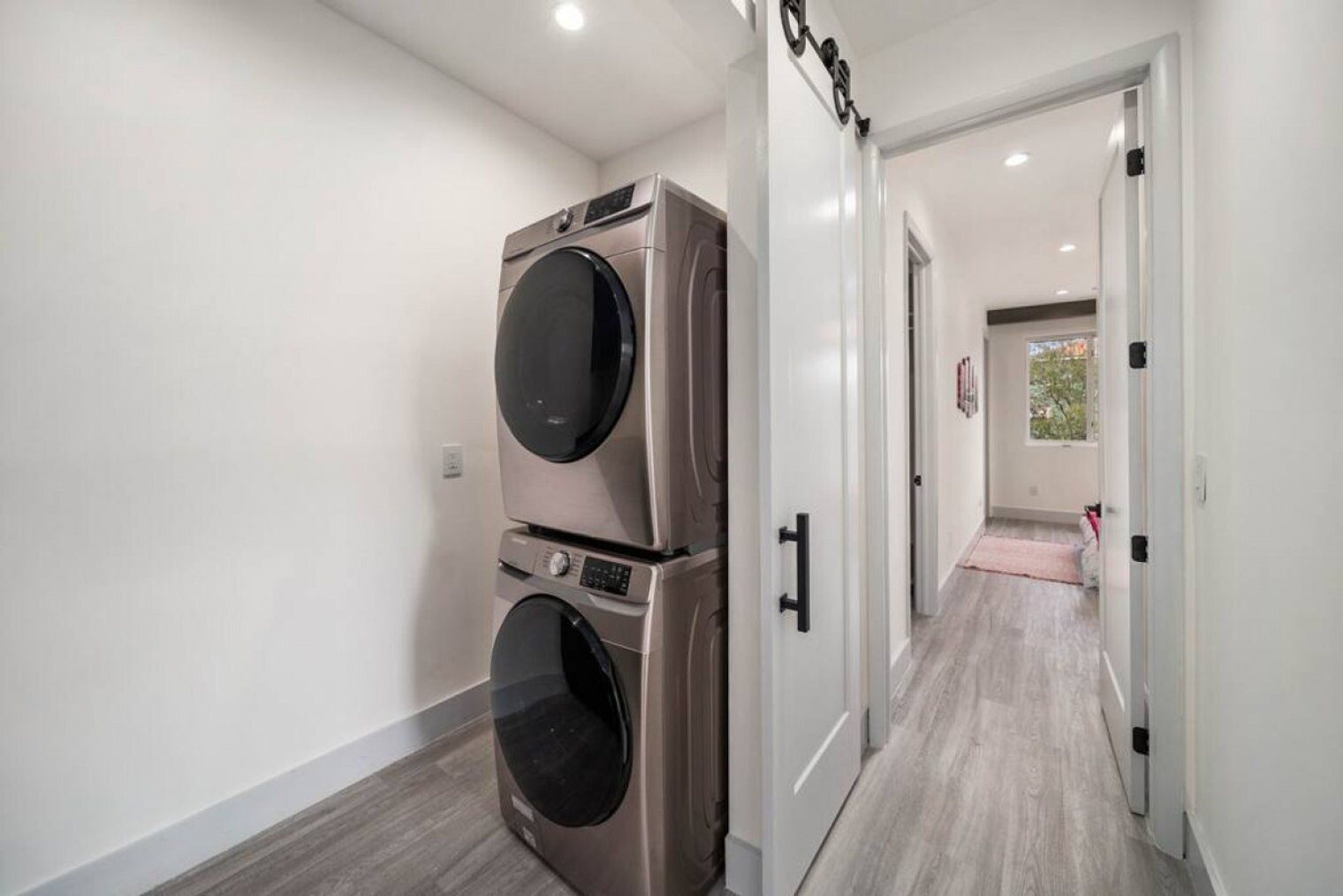 Building Photo - 1621 NE 4th Pl