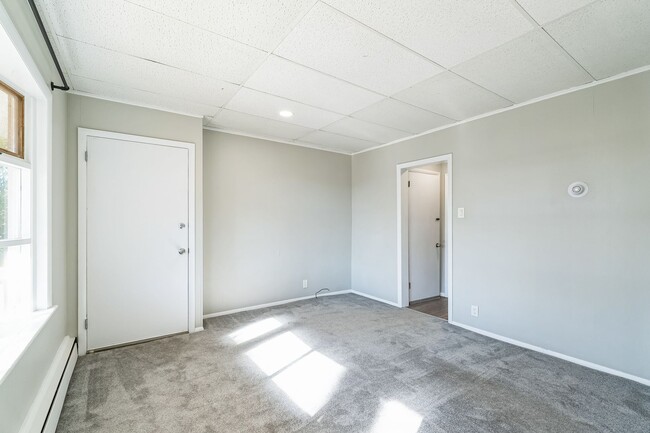 Building Photo - Recently Renovated 1 Bed, 1 Bath Gem in Wi...