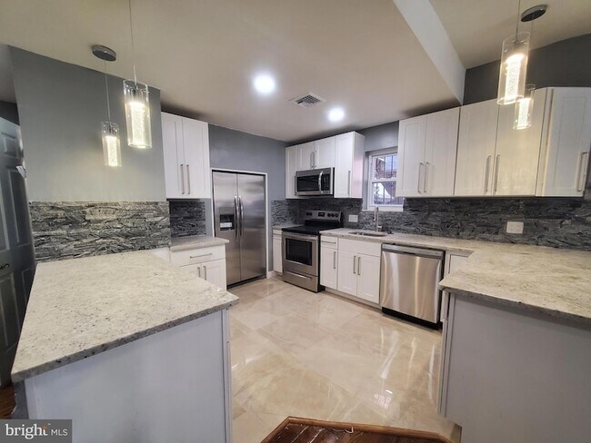 Building Photo - 620 Rodman St