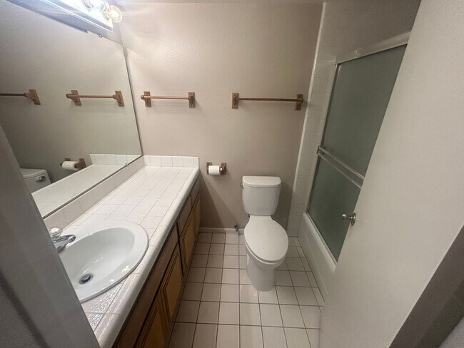 Building Photo - Upper-Level Condo – Bright, Stylish, and Ideally Located!